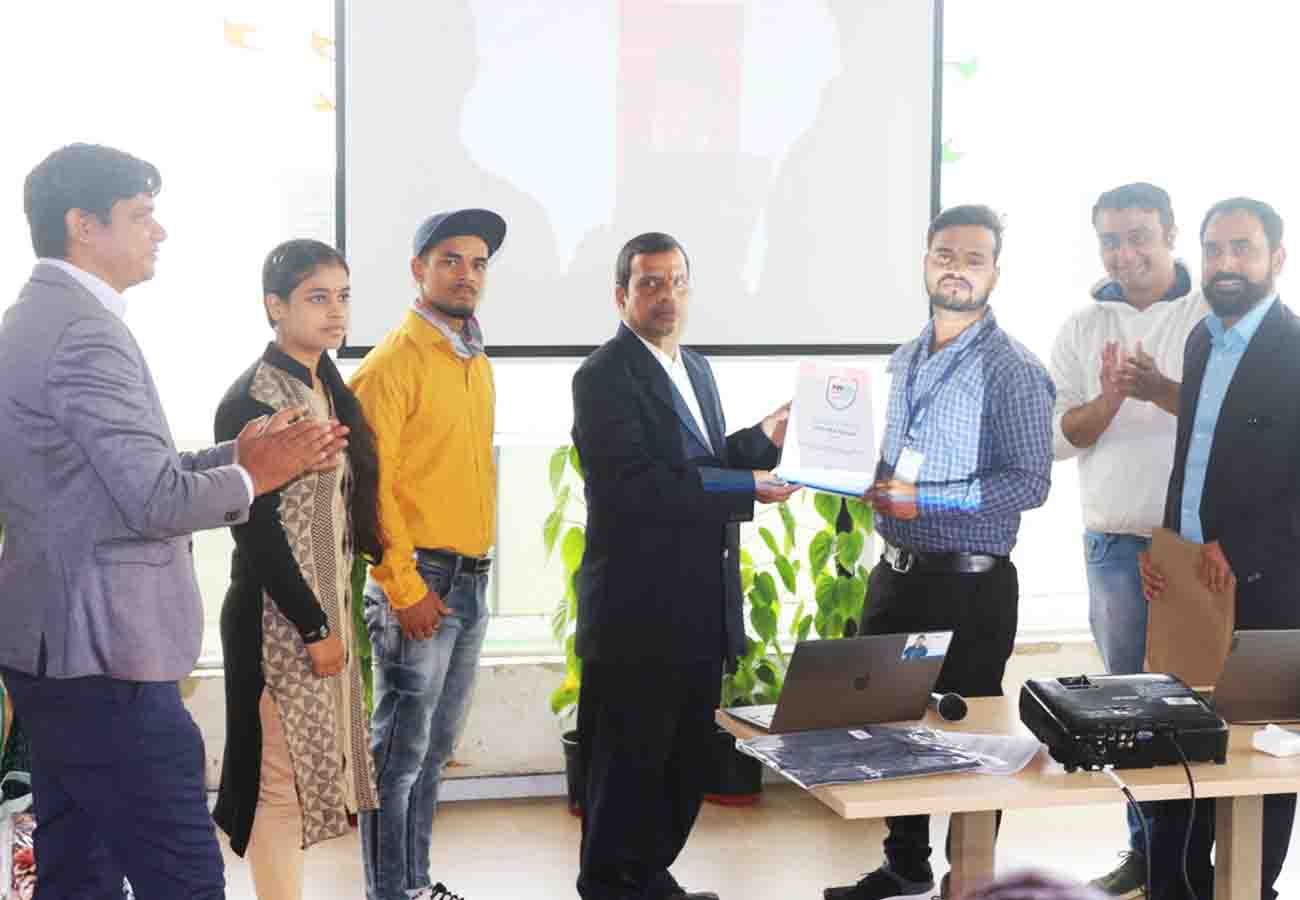 Meet our on-ground superheroes: Paytm’s Field Sales Executives | Paytm Blog